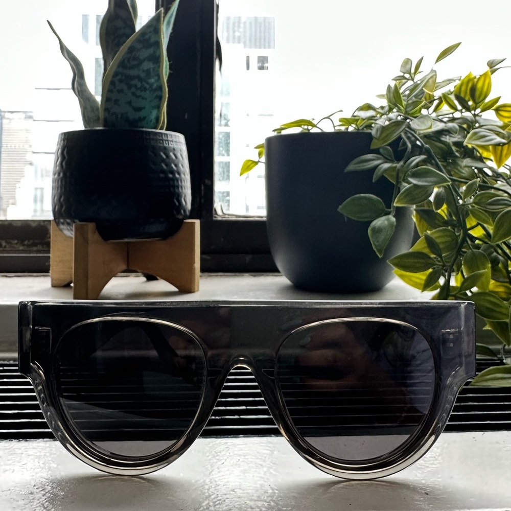 Celine CL40012I 40012I Sunglasses Smoke Dark Grey 20A/ EXCELLENT CONDITION